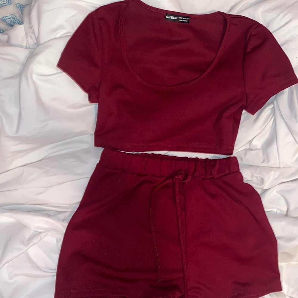 Maroon set